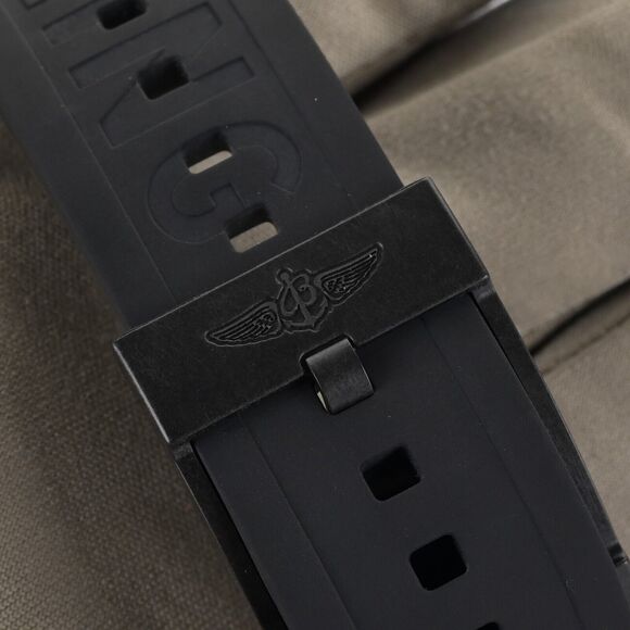 Breitling Avenger II Seawolf Blacksteel M17331 Yellow 45mm Men's Watch +B&P - Picture 9 of 12